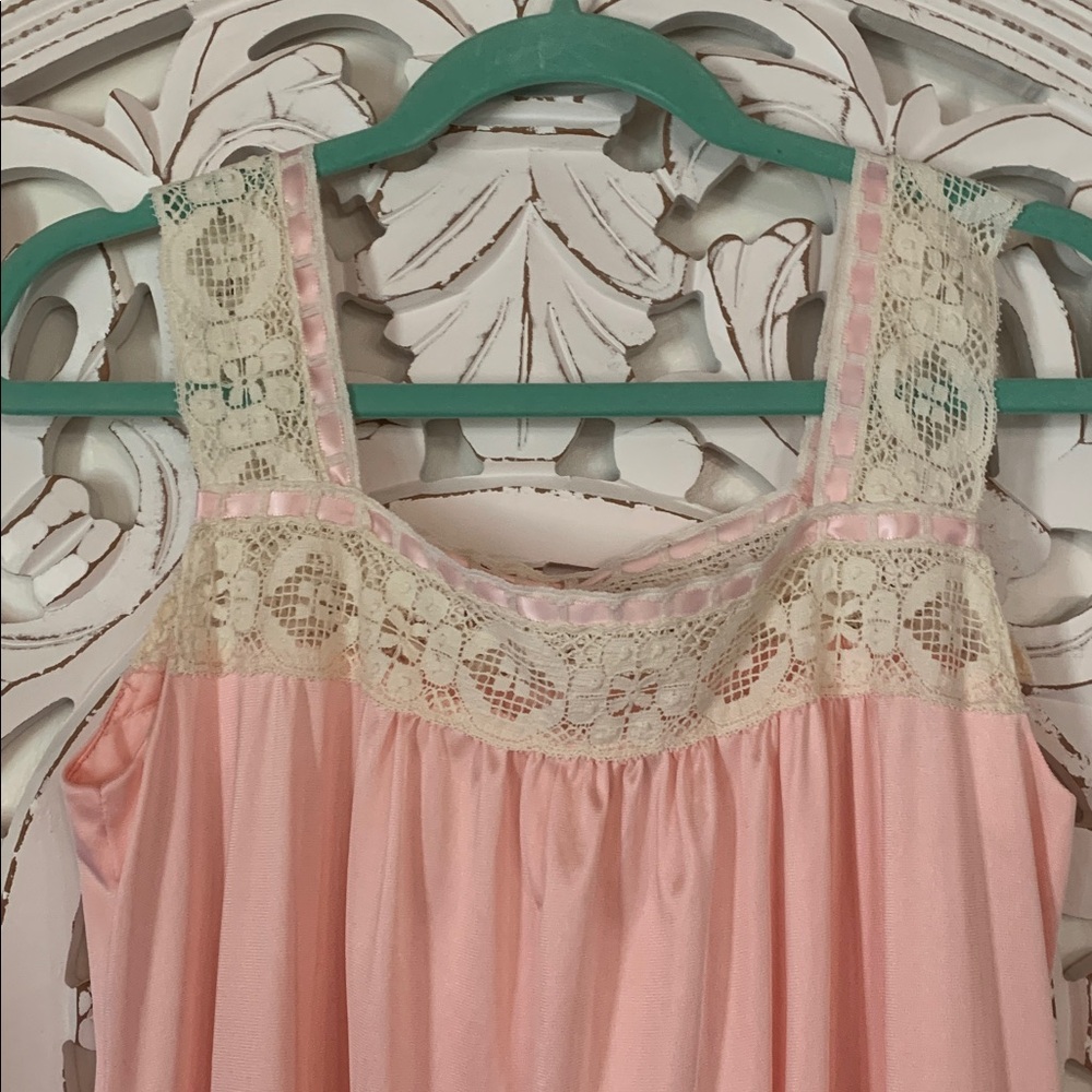 VINTAGE Pink Lace Trim Nightgown - Picture 5 of 7